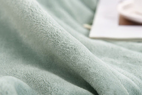 Distinguish the difference between warp knitting and weft knitting of coral fleece products