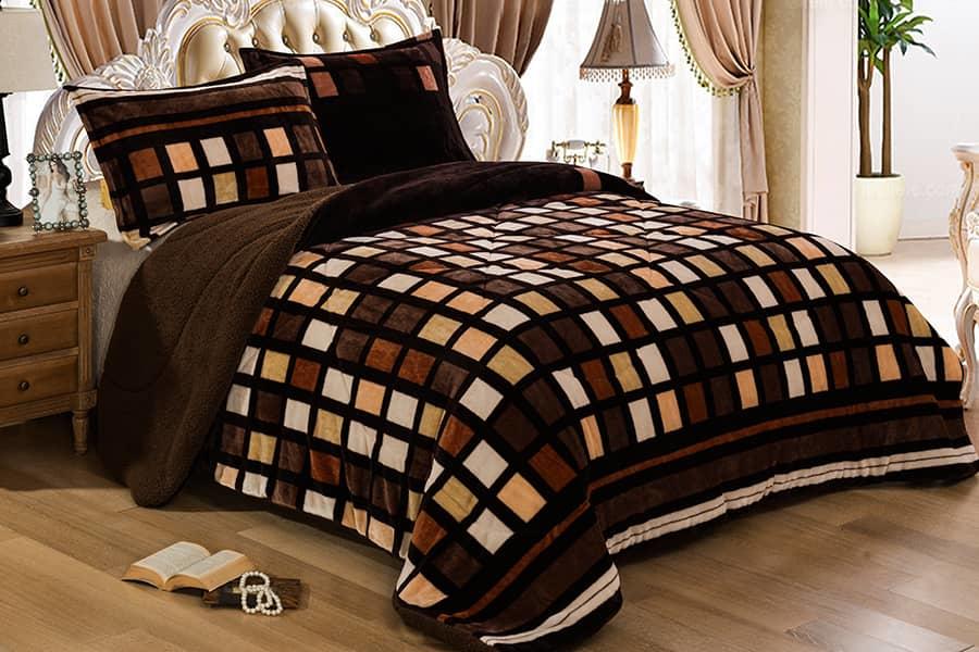 China manufacturer warm super soft flannel fleece patch plain dyed patchwork king size quilt bedspread 