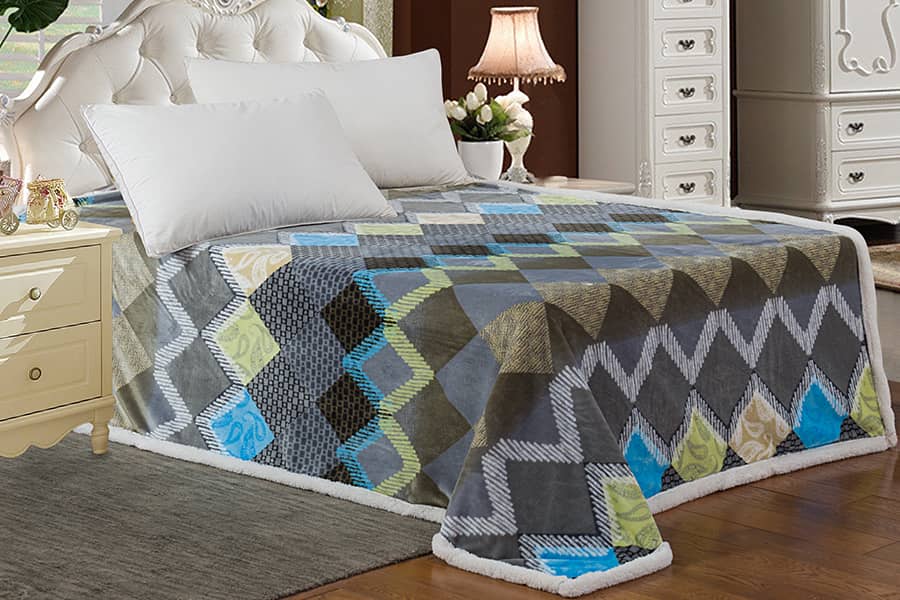 Custom Design Plaid Pattern Warm and Comfortable Plush Coral FleeceThrow