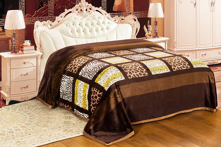 Wholesale classical plaid fleece raschel blanket 